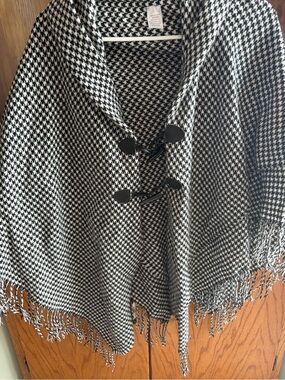 Black & White Houndstooth Toggle Poncho